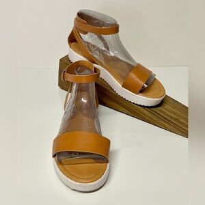 🛍️PIERRE DUMAS Tan ankle strap platform sandals size 7‎